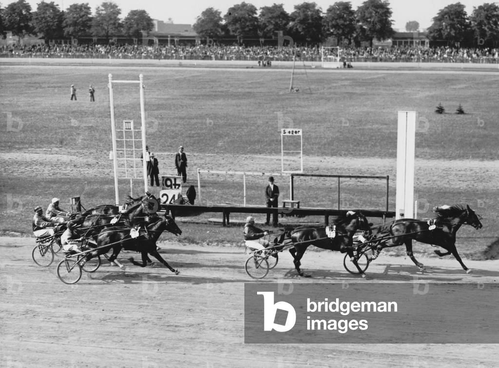 Harness racing track in Ruhleben, 1932 (b/w photo)