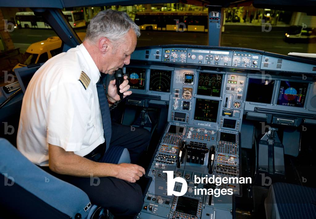 Lufthansa pilot Jörg Kujack in the cockpit of an Airbus A340 before a flight to Munich from Hong Kong, 2015 (photo)