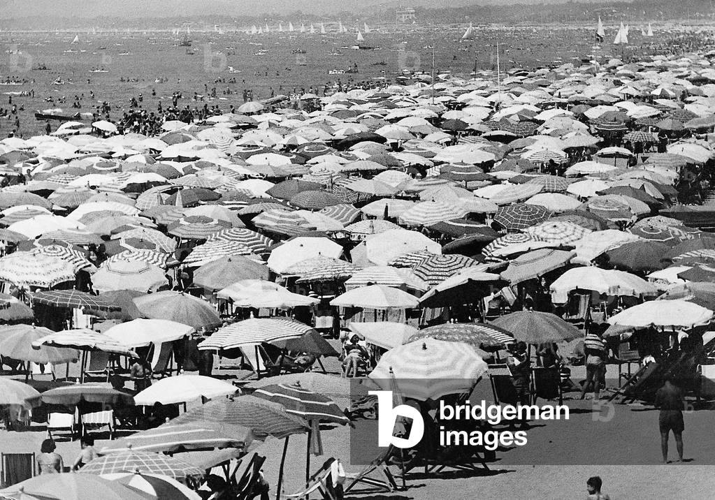 Sunshades on the beach of Viareggio, 1958 (b/w photo)