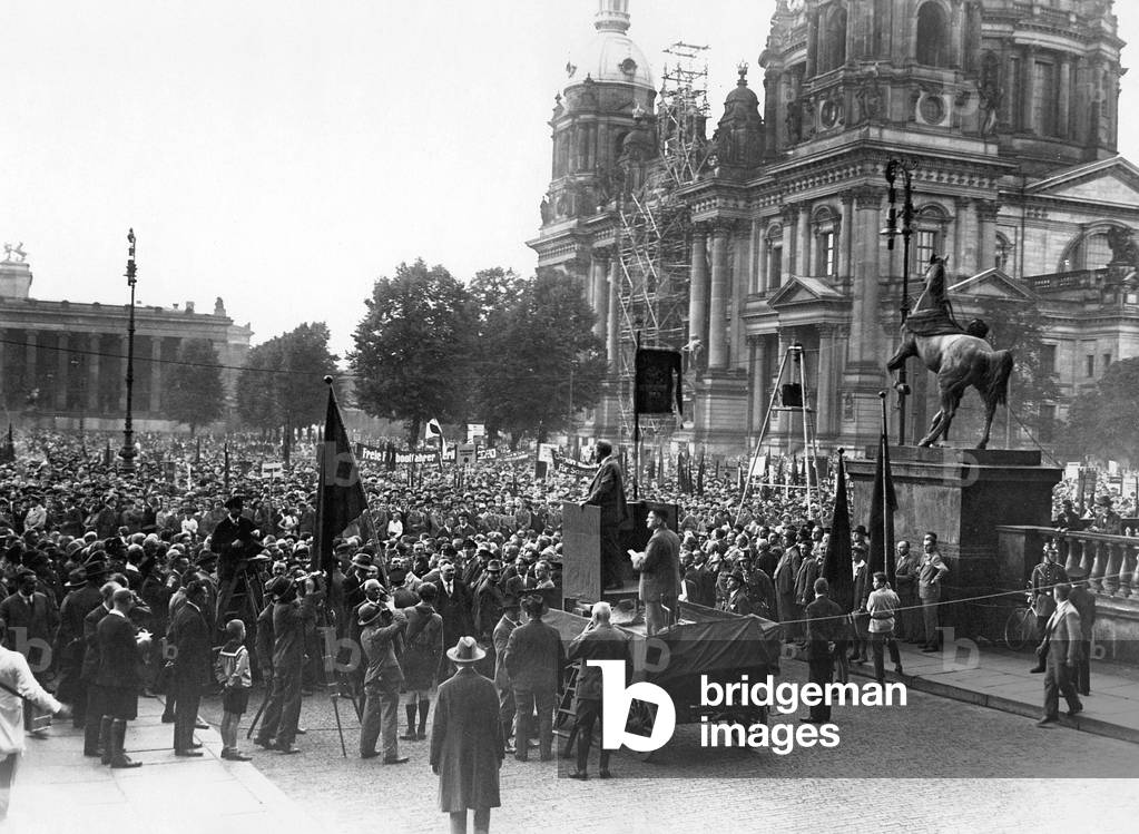 Anti-war rally of the SPD in Berlin, 1930 (b/w photo)