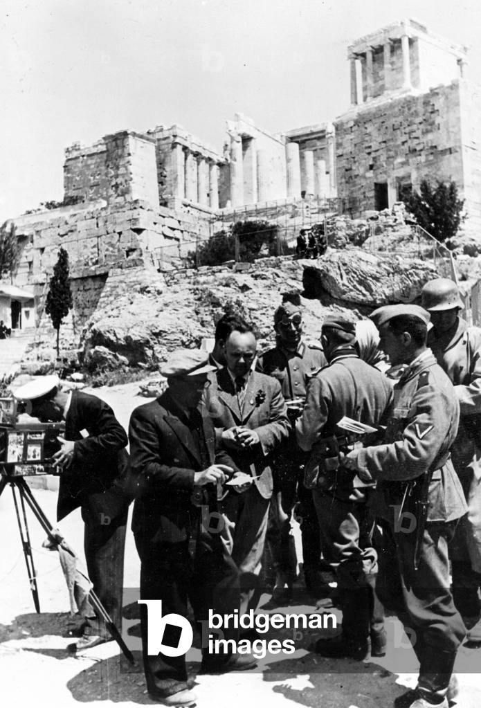 German soldiers of the armed forces in Athens, 1941 (b/w photo)