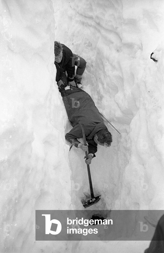 Mountain rescuers in action after an avalanche, 1961 (b/w photo)