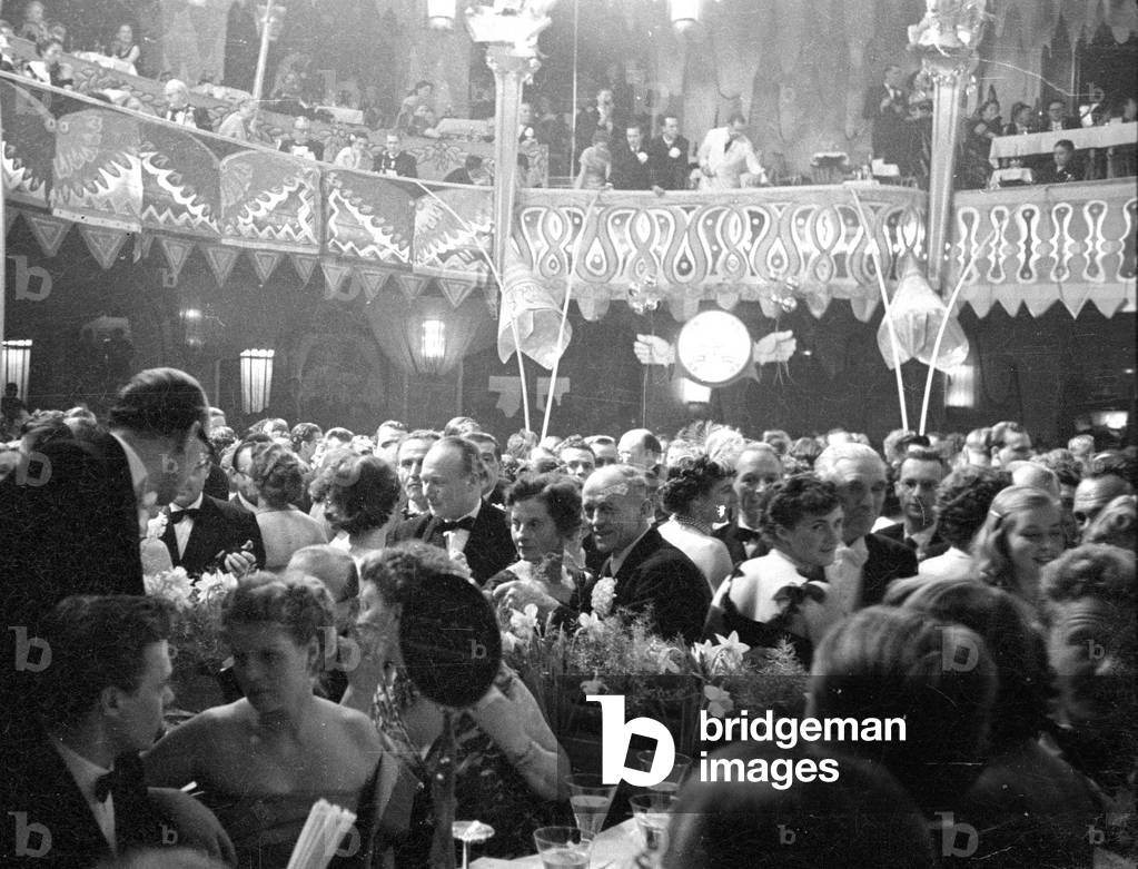 Film ball during Carnival at the Deutsches Theater in Munich, 1953 (b/w photo)