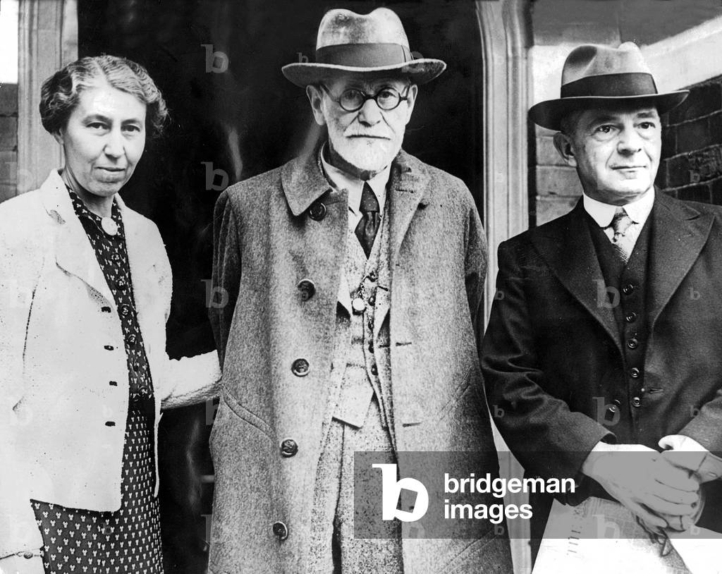 Sigmund Freud and his wife Martha Bernays (b/w photo)