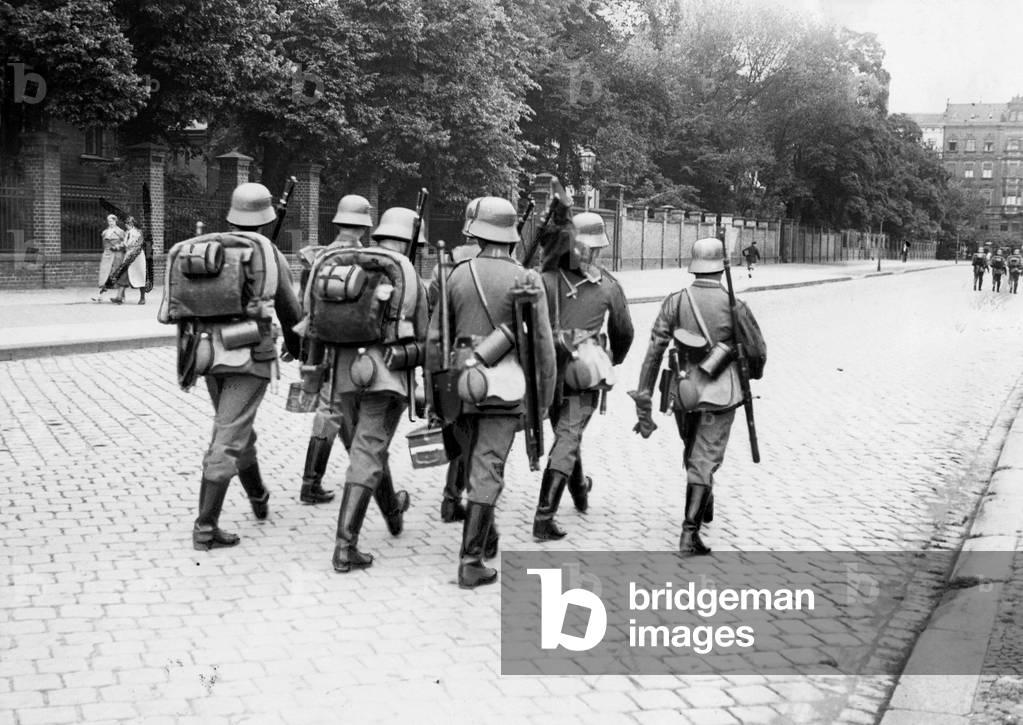 Reich National Defense Force patrol in Berlin to ensure the Prussian coup, 1932 (b/w photo)