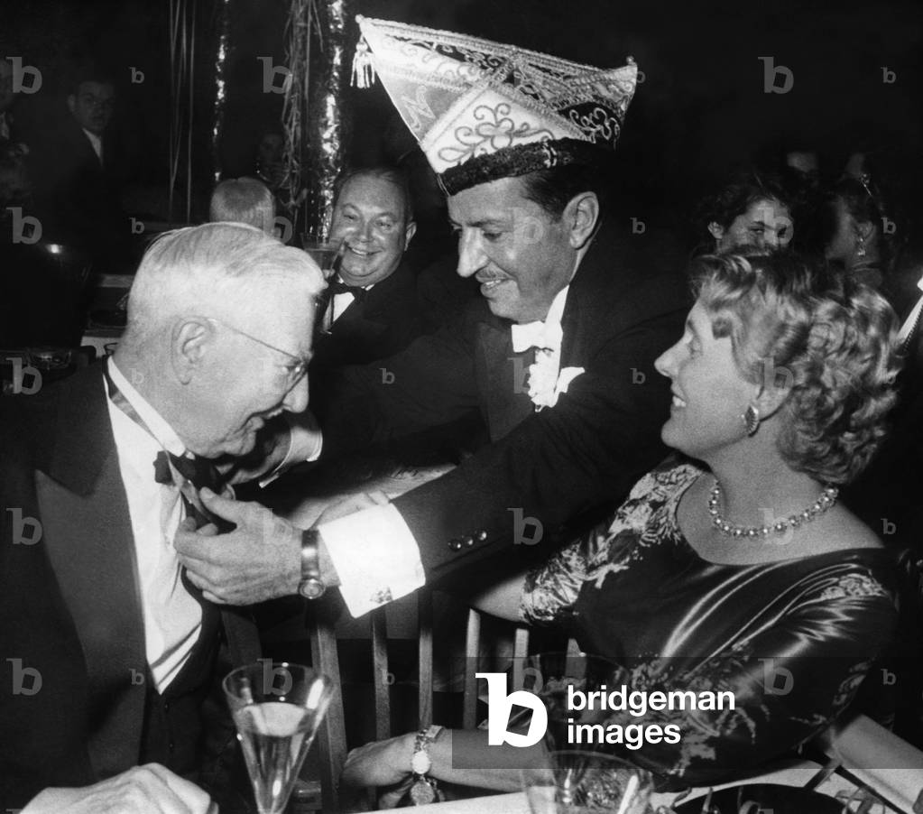 Hjalmar Schacht receives the Narhalla medal in Munich, 1950s (b/w photo)