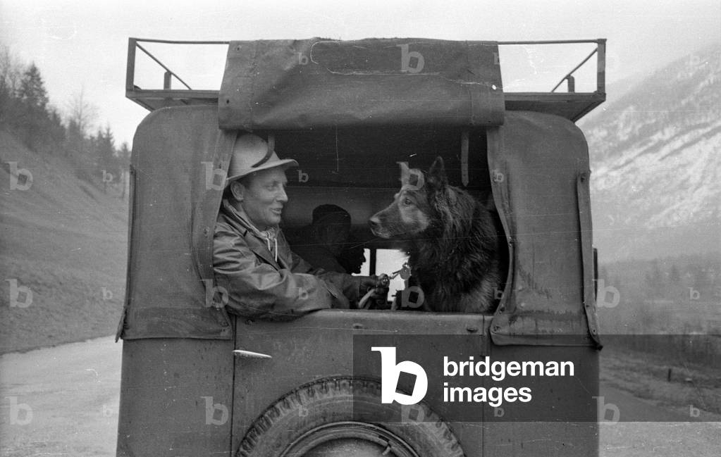 Photo of a mountain rescue car, 1954 (b/w photo)