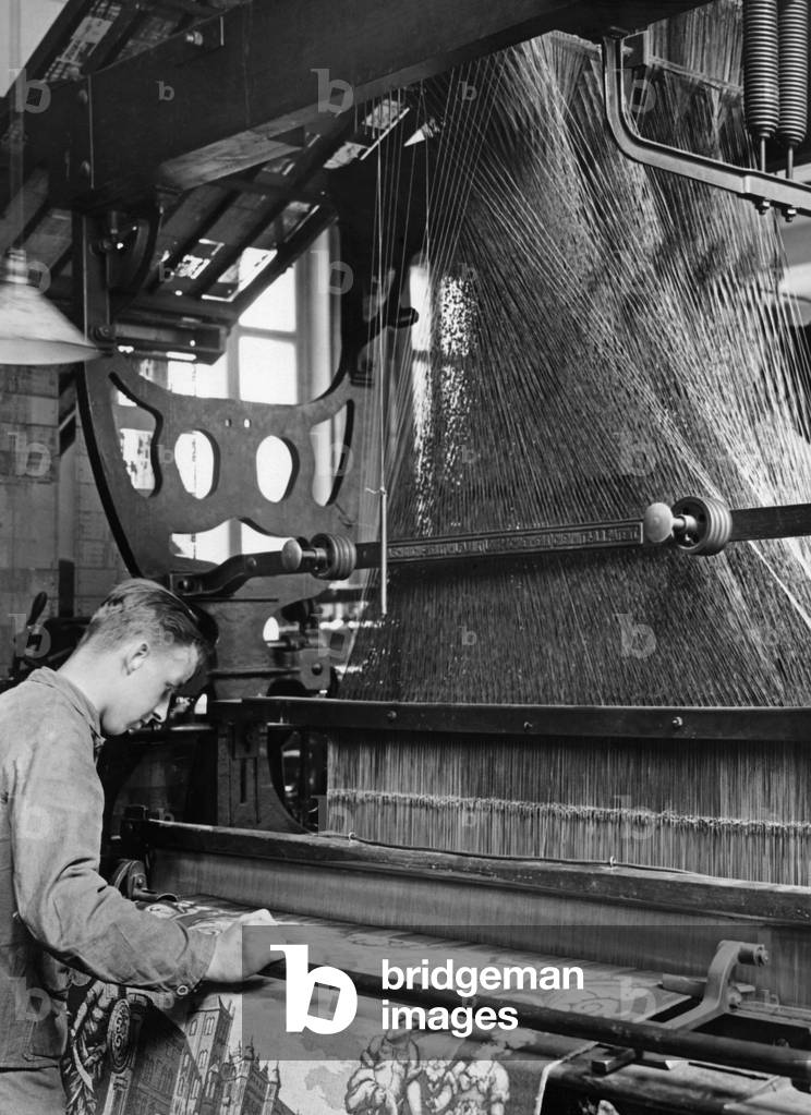 Loom for tapestries, 1931 (b/w photo)