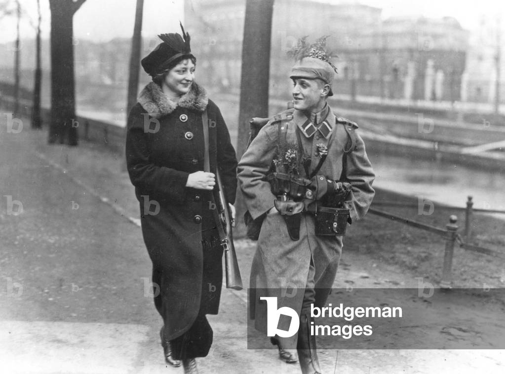 A German soldier on his way to barracks accompanied by his wife, Berlin 1914 (b/w photo)