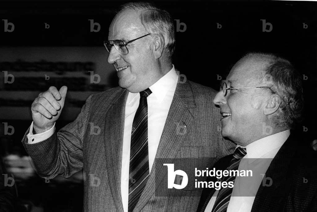German Chancellor Helmut Kohl (left) and Norbet Bluem at a CDU party meeting in Hamburg. Helmut Kohl, politician, Germany, CDU, Mit Norbert Bluem  (photo)