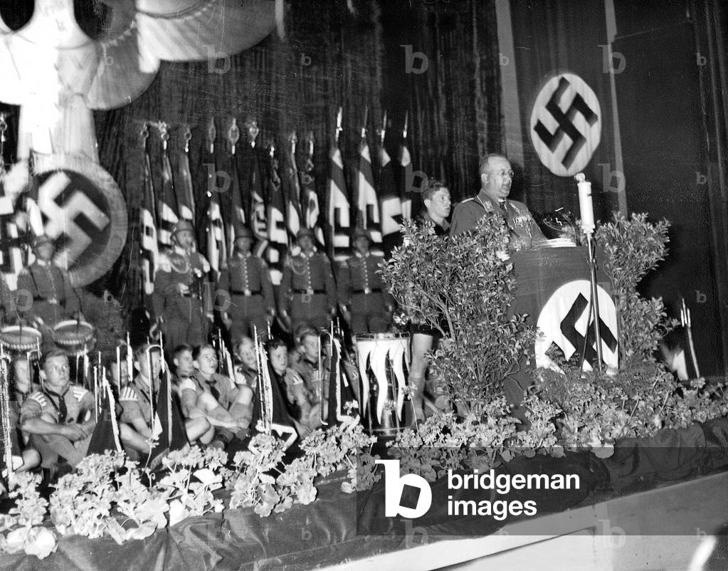 Ceremony of the Reich War Victims association (b/w photo)