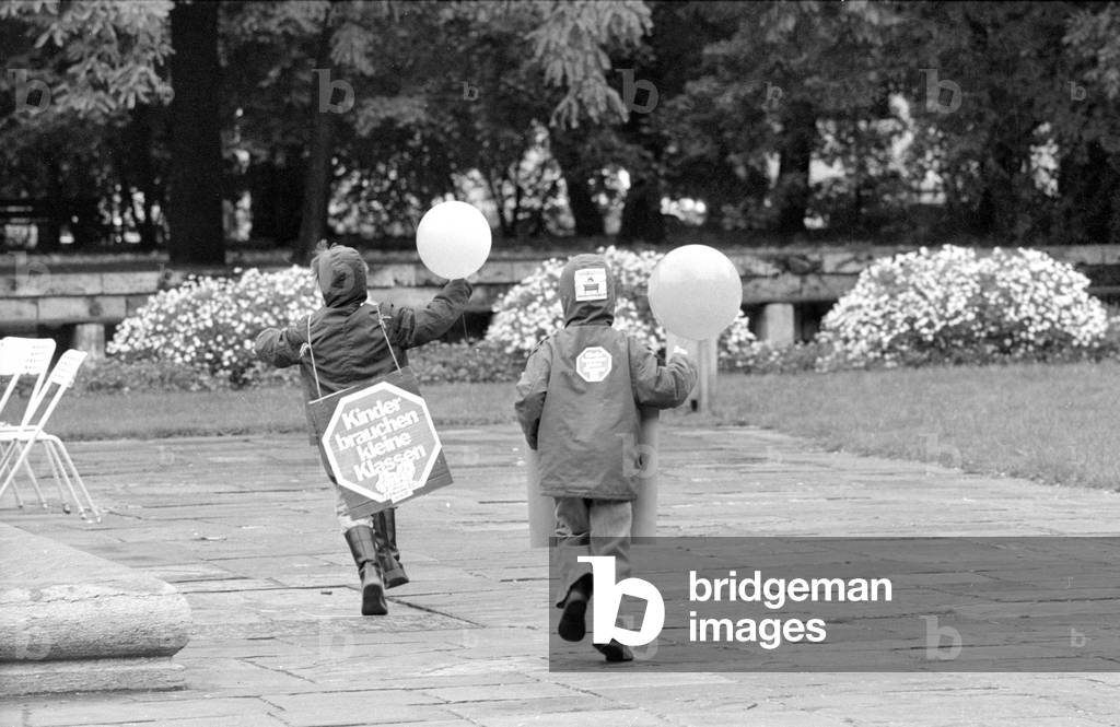 March against education crisis in Munich, 1974 (b/w photo)