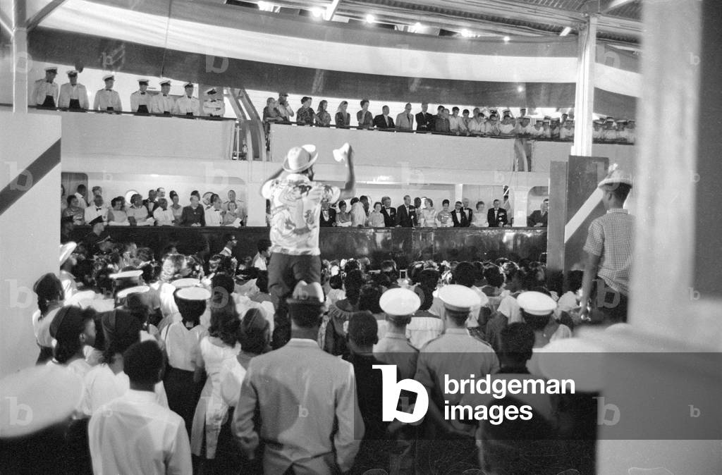 Elizabeth II on Antigua, 1966 (b/w photo)