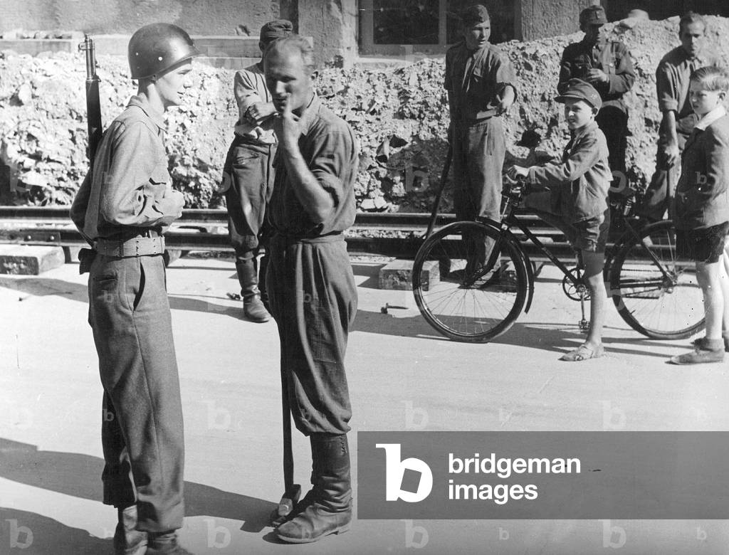 German prisoners of war clearing up in Munich, 1945 (b/w photo)