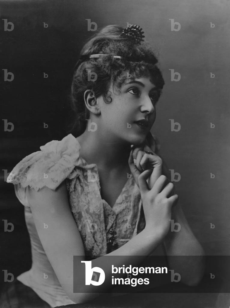 Woman portrait, circa 1880 (b/w photo)
