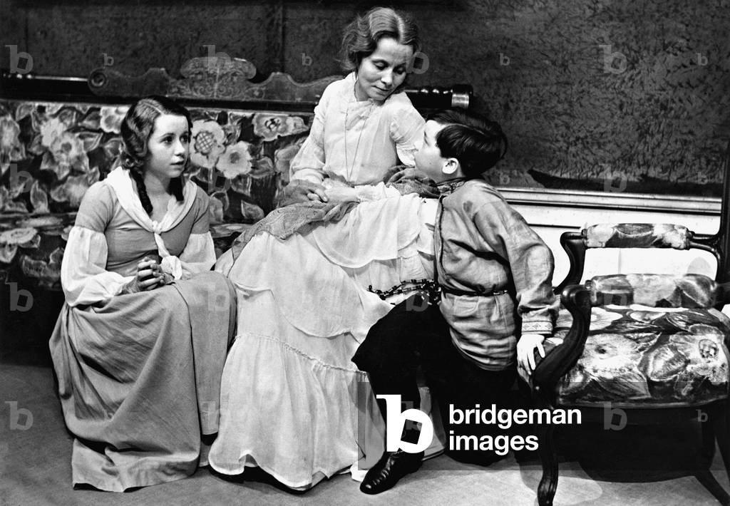 Anne Lore Mosheim, Helene Thimig and Wolfgang Lohmeyer in 'Natalie', 1931 (b/w photo)