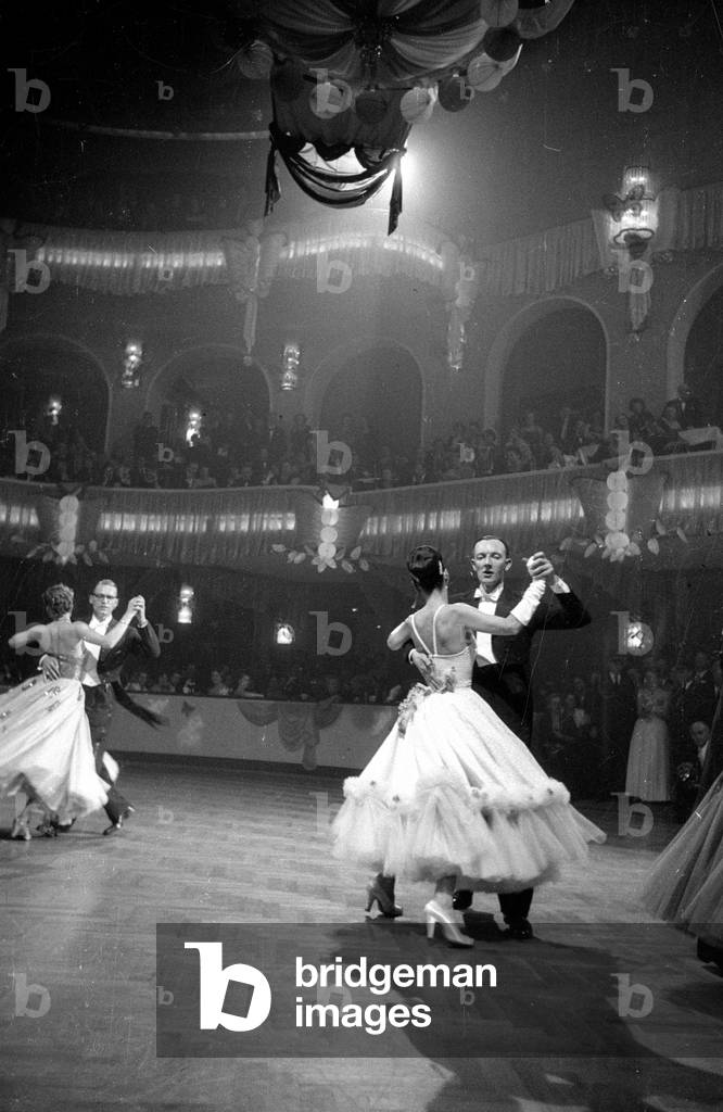 International dance competition in Munich, 1952 (b/w photo)