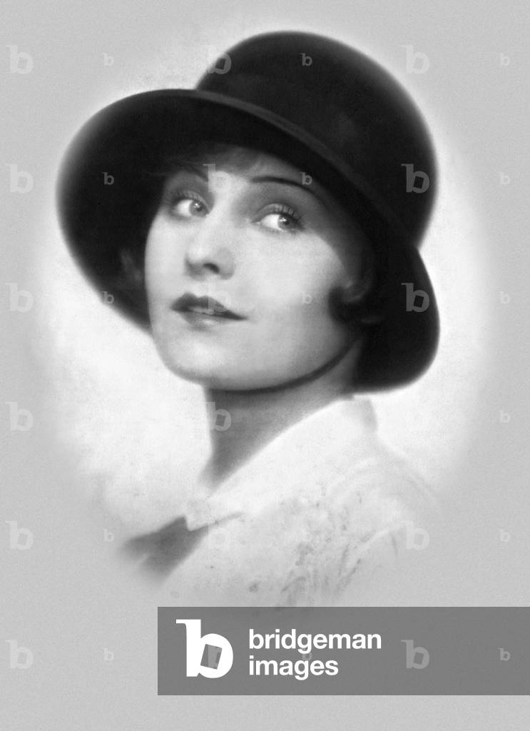 Lilian Harvey (b/w photo)