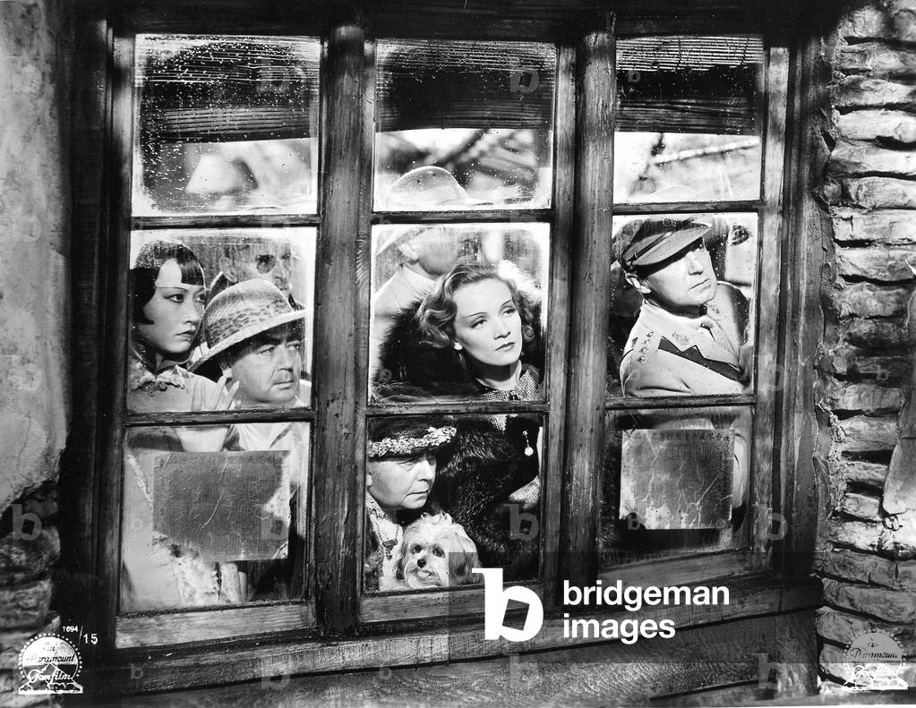Marlene Dietrich in a film scene from 'Shanghai Express' (USA 1932) (b/w photo)