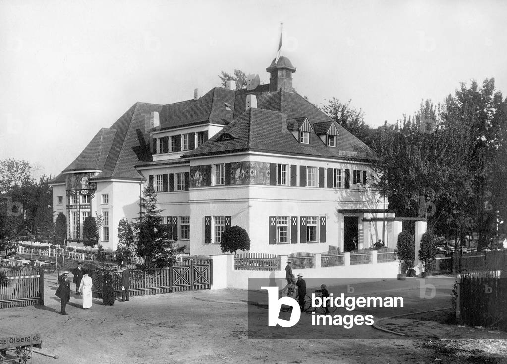 Clubhouse of the 1st football club Nuremberg, 1913 (b/w photo)