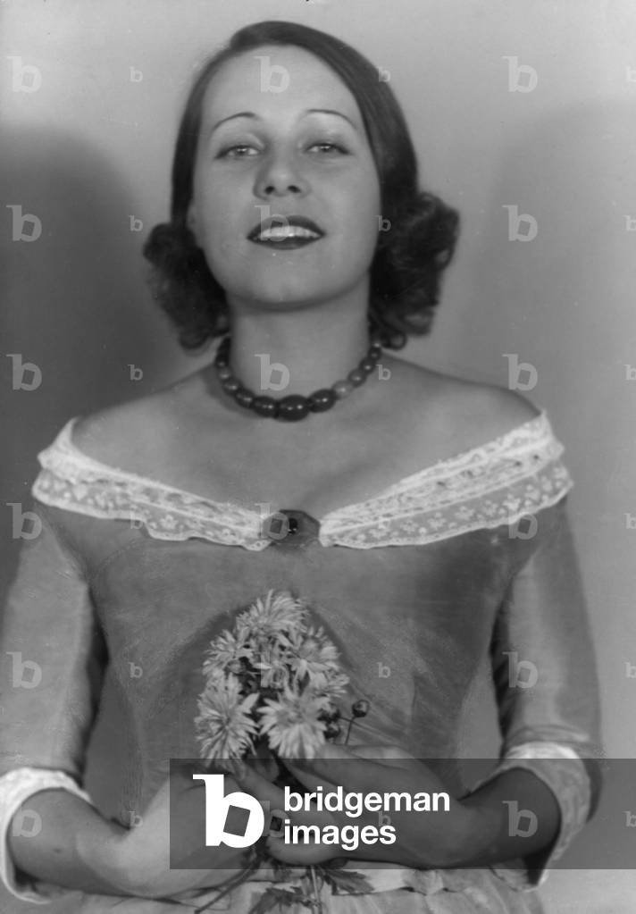 Portrait of a woman, 1935 (b/w photo)