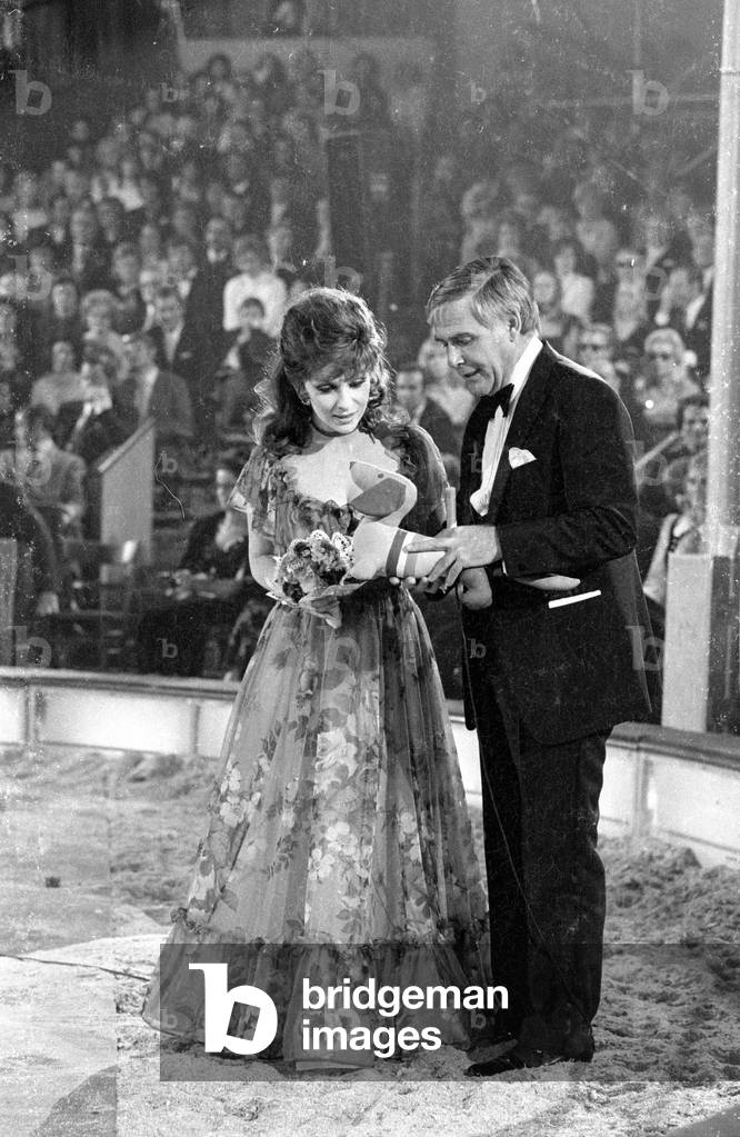Gina Lollobrigida and Blacky Fuchsberger in the show 