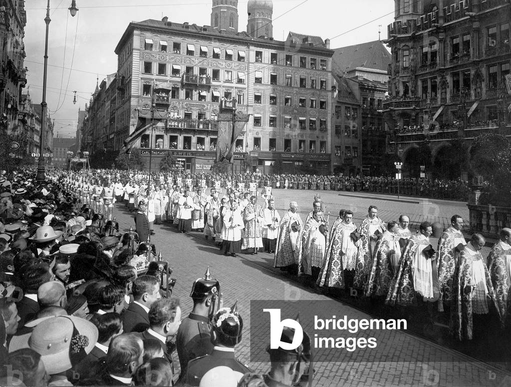 Corpus Christi Procession, 1914 (b/w photo)