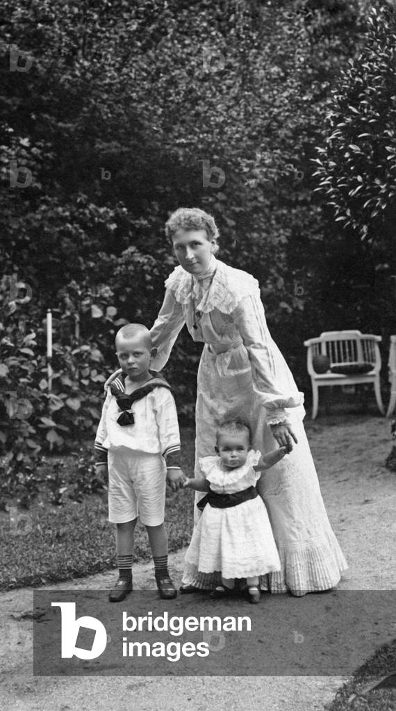 The Grand Duchess of Oldenburg with her children, 1902 (b/w photo)