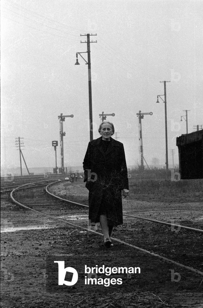 Anna Stadler at the Gundelfingen railway embankment, 1959 (b/w photo)