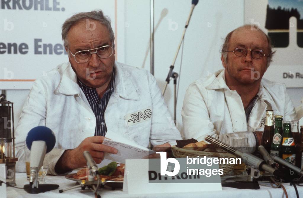 Chancellor Helmut Kohl and Norbert Blüm at a press conference of the Ruhrkohle AG.     (photo)