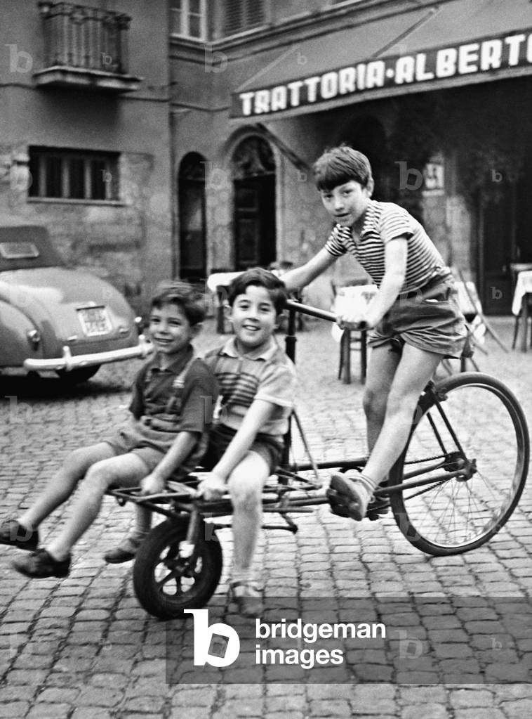 Children in Trastevere (b/w photo)