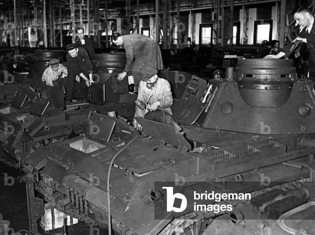 Finished tanks, 1940 (b/w photo)