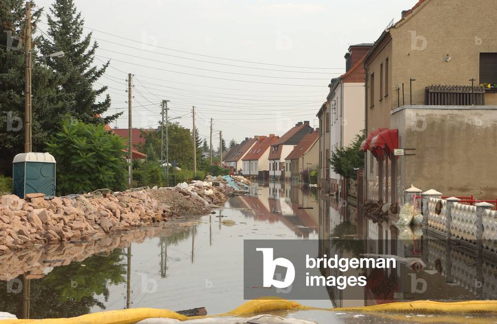 Flooded road train with oil barrier in Waldersee (photo)