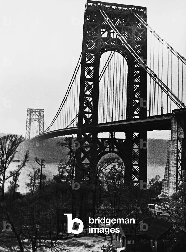 George Washington Bridge in New York (b/w photo)