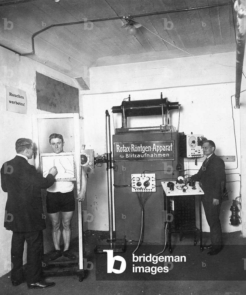 X-ray examination in Berlin, 1912 (b/w photo)