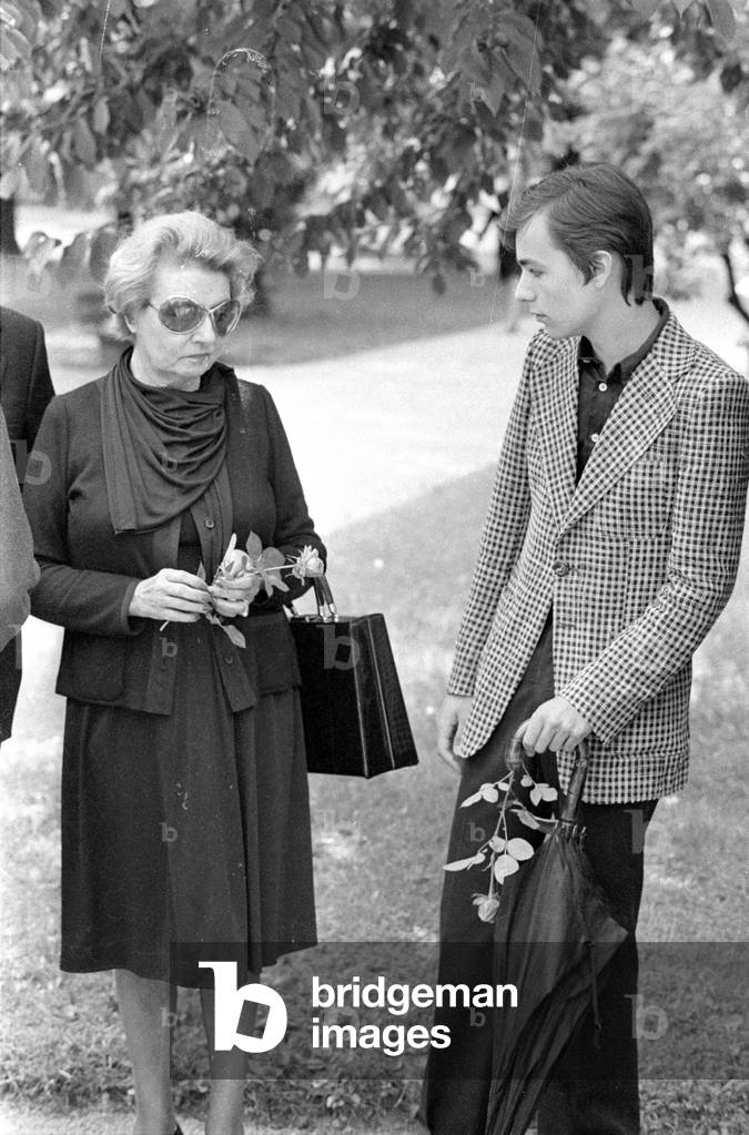 The funeral of Erich Kästner in Munich, 1974 (b/w photo)