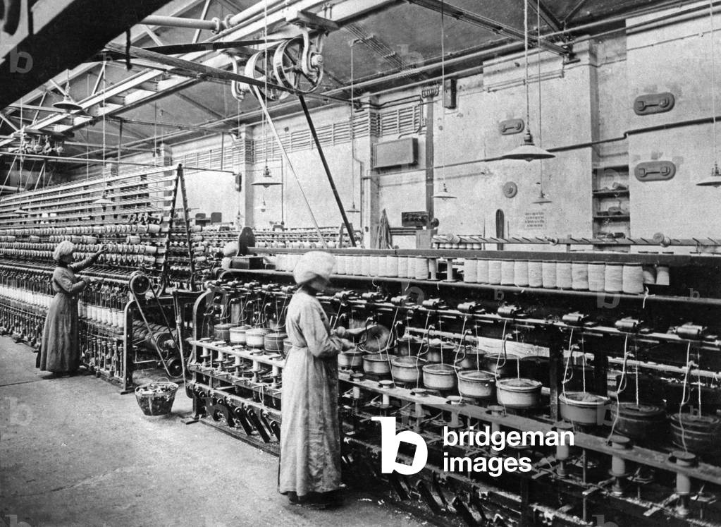 Female workers in a spinning mill for asbestos yarn, 1905