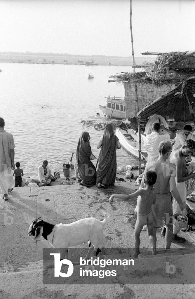 On the river bank in Benares, 1966 (b/w photo)