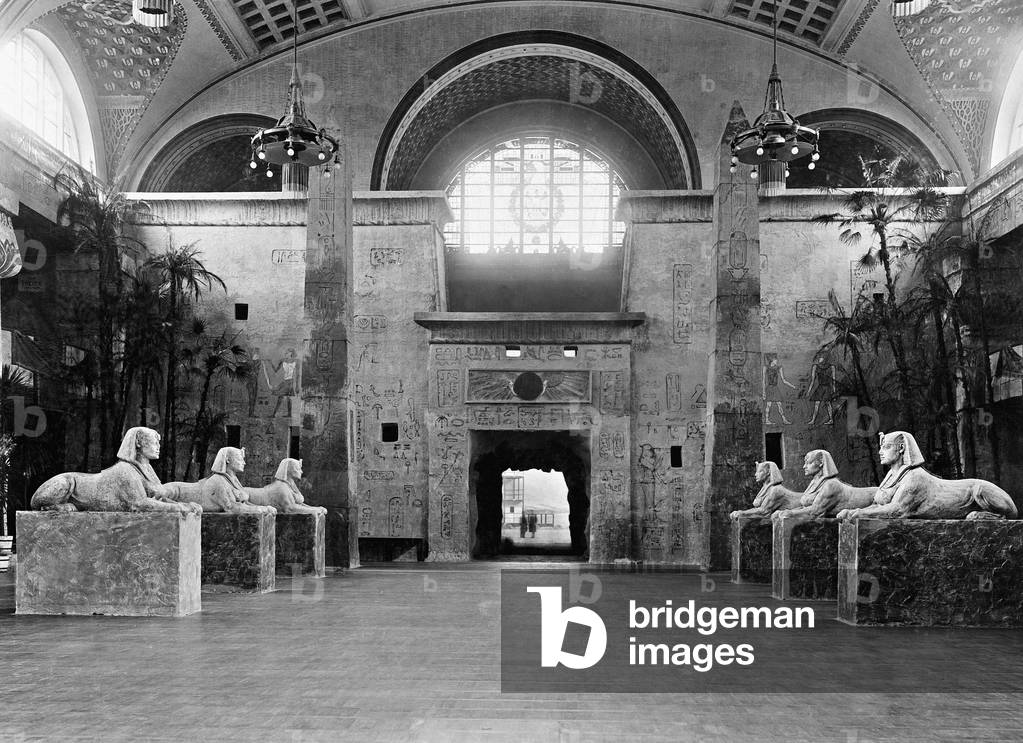 Exhibition halls at the Zoological Garden, 1909 (b/w photo)