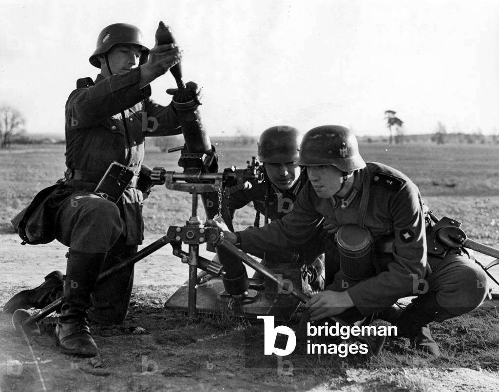 Heavy mortars at the military training area Doeberitz, 1938 (b/w photo)