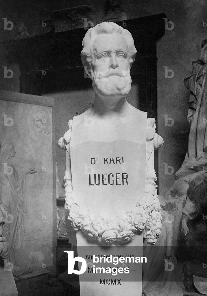 Portrait bust of Karl Lueger by Hans Schwathe in the Vienna Parliament, 1912 (b/w photo)