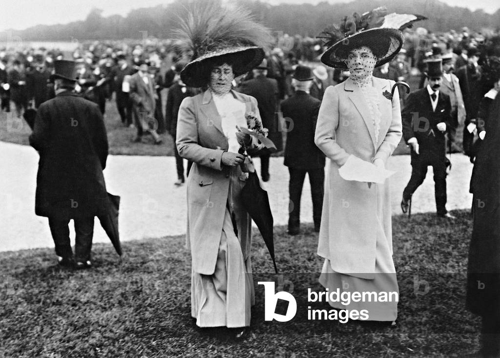 Ladies during a social event, 1909 (b/w photo)