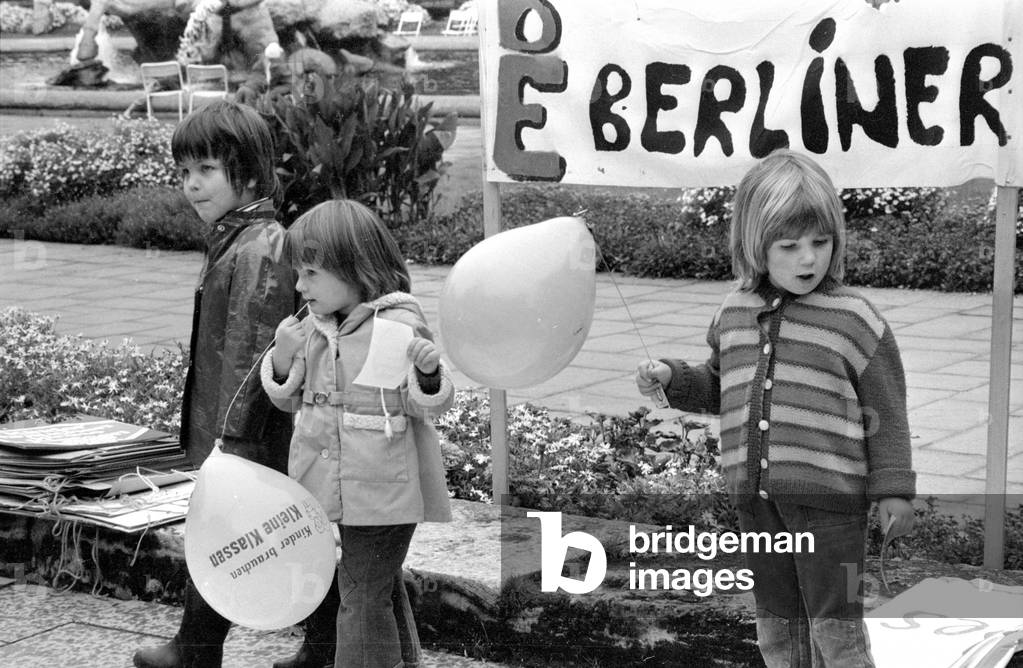 March against education crisis in Munich, 1974 (b/w photo)