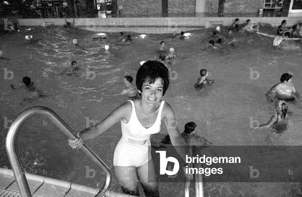 Woman in the swimming pool, 1971 (b/w photo)