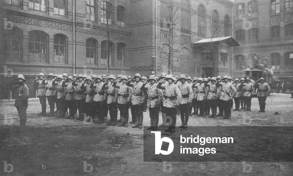 Soldiers of the Volunteer Regiment v. Oven in Berlin, 1919