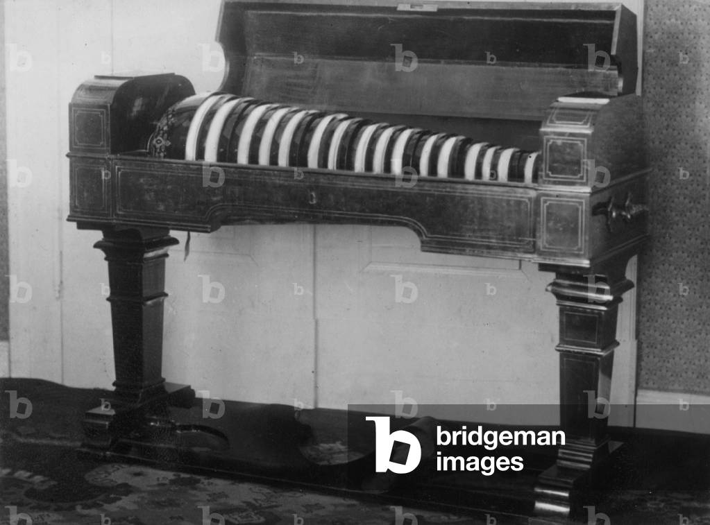 Glass harmonica (b/w photo)