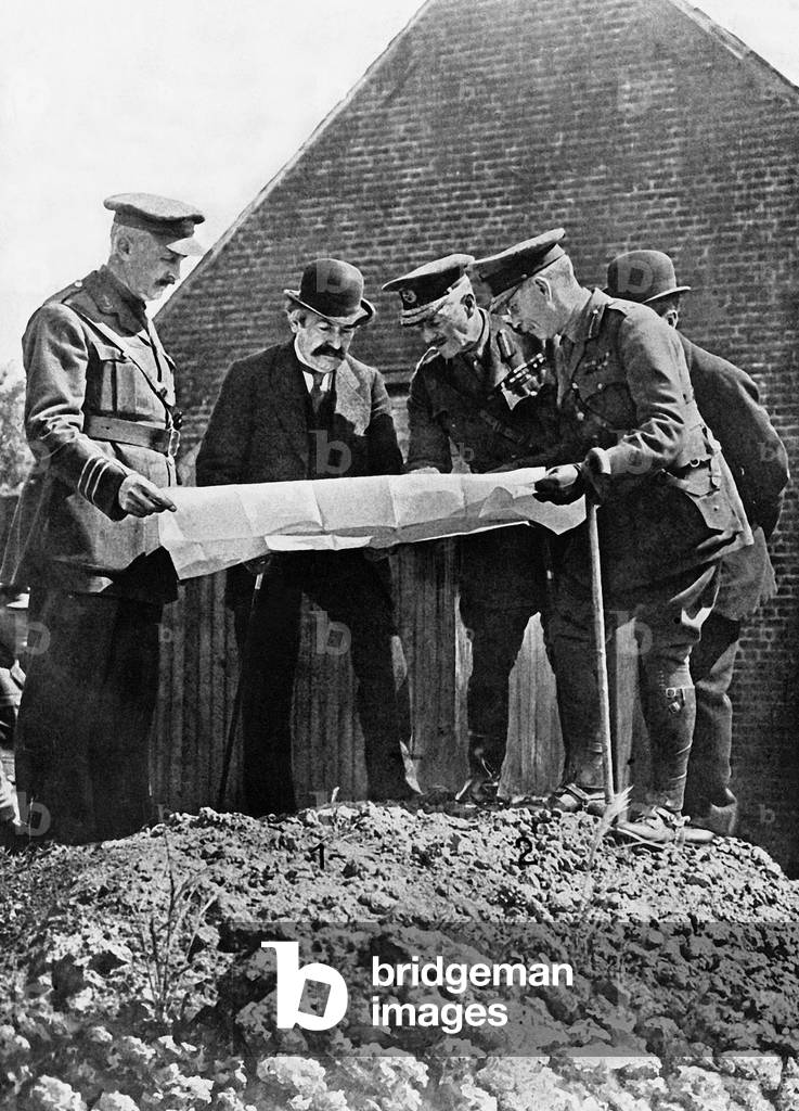 Aristide Briand and Douglas Haig, 1916 (b/w photo)