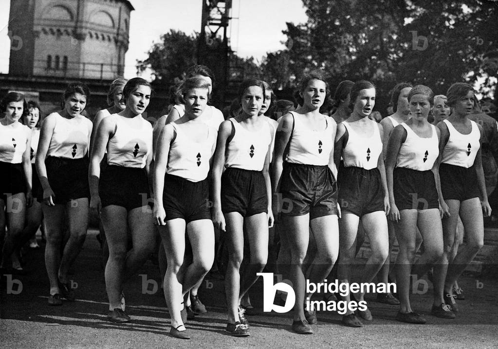 Sports day of the Federation of German Girls, 1934 (b/w photo)