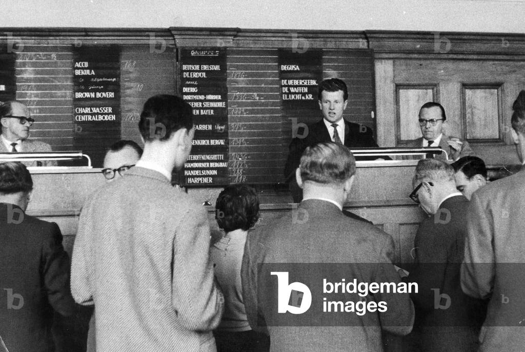 Stock exchange in Munich, 1958 (b/w photo)