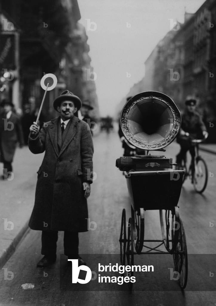 Street musician, 1932 (b/w photo)